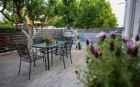 Lemon Garden Stylish Private Apartment