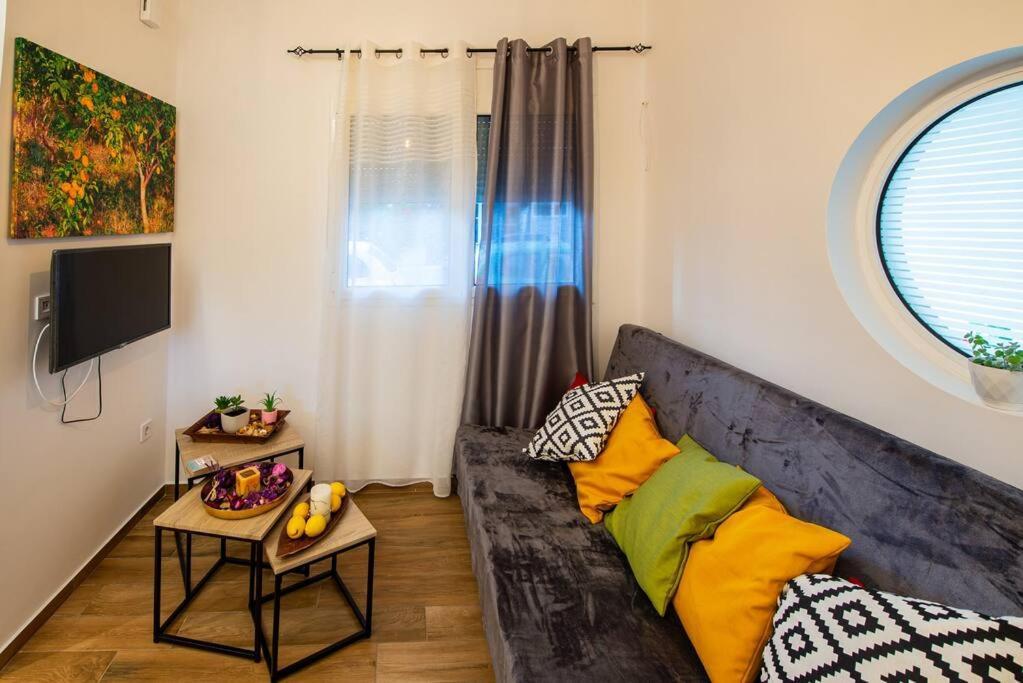 Lemon Garden Stylish Private Apartment Kalamáta Buitenkant foto